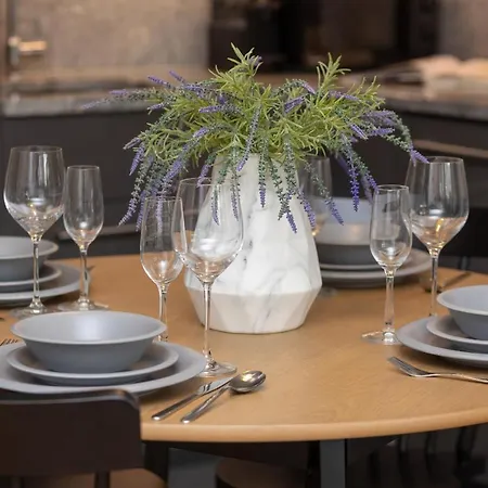 Siedmiogrodzka Air-conditioned With Balcony Wola By Renters 바르샤바