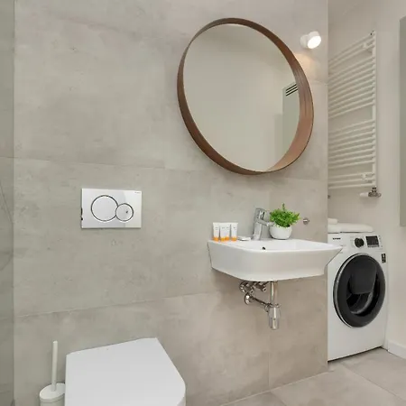 Апартаменты Siedmiogrodzka Air-conditioned With Balcony Wola By Renters