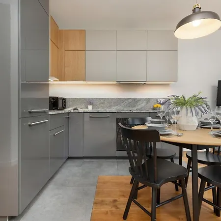 Апартаменты Siedmiogrodzka Air-conditioned With Balcony Wola By Renters