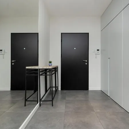 Апартаменты Siedmiogrodzka Air-conditioned With Balcony Wola By Renters *