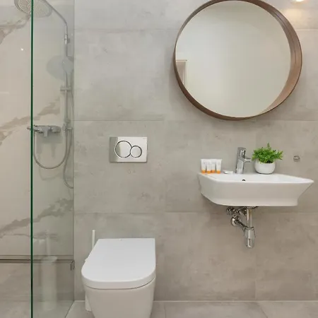 Siedmiogrodzka Air-conditioned With Balcony Wola By Renters דירה ורשה