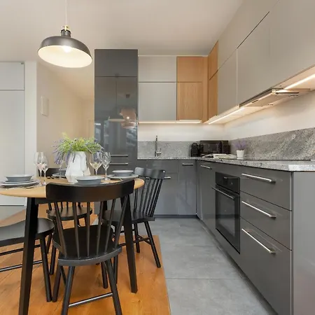 Siedmiogrodzka Air-conditioned With Balcony Wola By Renters 아파트 *