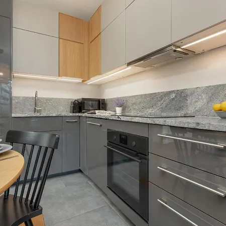 Siedmiogrodzka Air-conditioned With Balcony Wola By Renters דירה ורשה